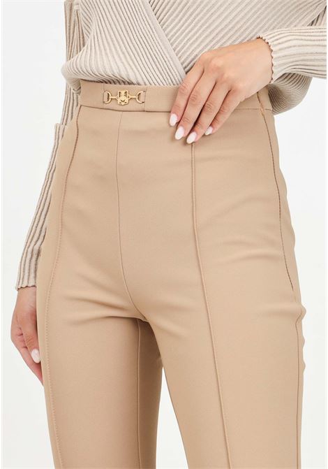 Pantalone elegante beige da donna in crêpe stretch con morsetto ELISABETTA FRANCHI | PA02246E2032